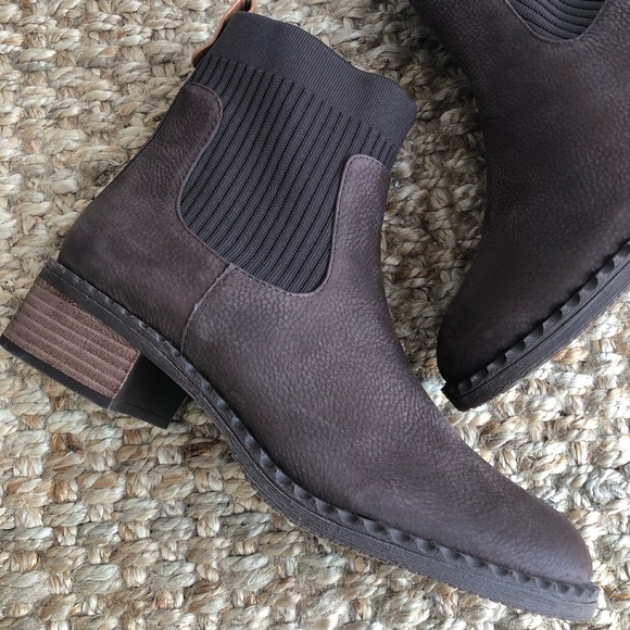 New with Stickers: Gentle Souls Best Chelsea Boot. Size 8.5 or 39.5 - Picture 1 of 15